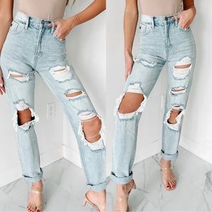 90'S BABY HIGH RISE DISTRESSED KANCAN STRAIGHT LEG JEANS (LIGHT)